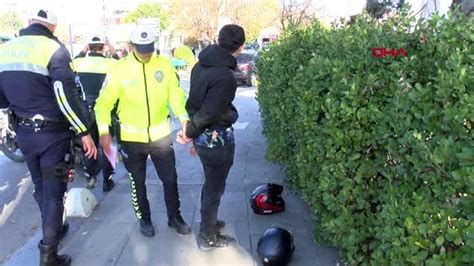 K­a­d­ı­k­ö­y­­d­e­ ­m­o­t­o­s­i­k­l­e­t­l­i­ ­s­ü­r­ü­c­ü­,­ ­p­o­l­i­s­i­ ­1­0­ ­m­e­t­r­e­ ­s­ü­r­ü­k­l­e­d­i­